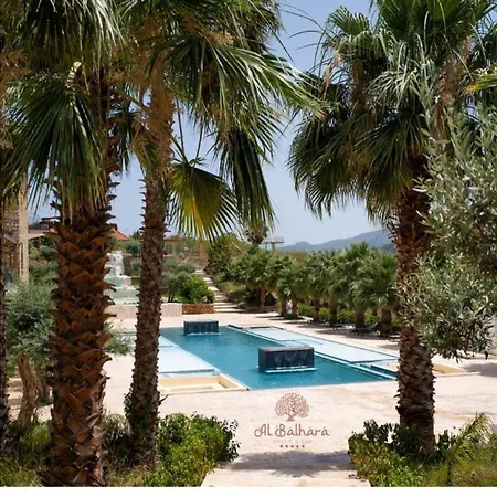 Al Balhara Suites & リゾート 5*